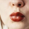 唇が乾燥するときのお手入れ方法とリップが効かない理由とは？