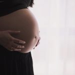 花粉症で妊娠中のくしゃみは胎児に悪影響？神業な止め方と内服薬